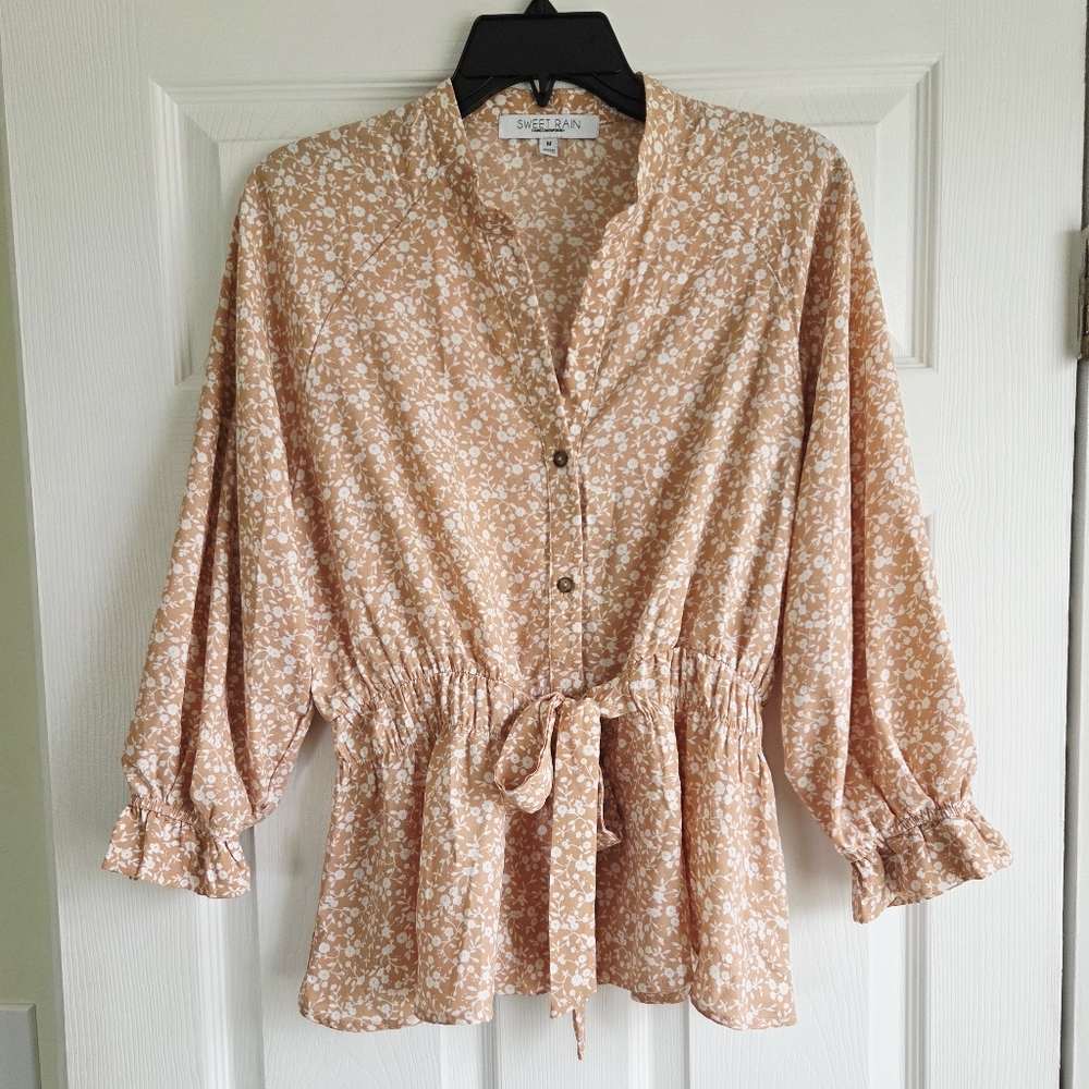 Sweet Rain ✨️ Women's Floral Tan and White Long Sleeve Blouse Size M
